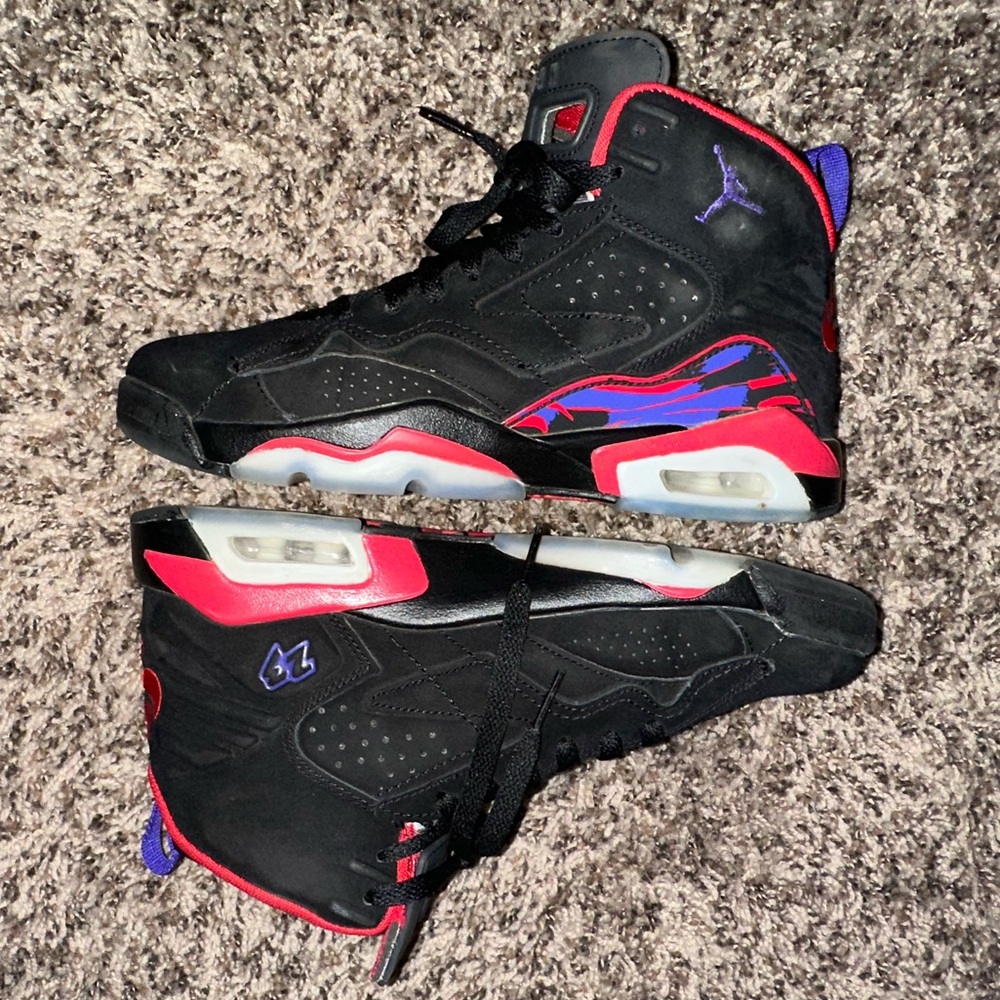 Jordan Retro - 5.5Y (Good Condition)